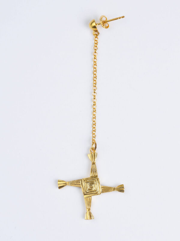 925 Ayar Gümüş Üzeri 18K Altın Kaplama Brigid Cross Tek Sallantılı Küpe – El Yapımı