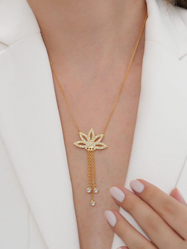 İSİS LOTUS - 925 ayar gümüş üzeri 18 k altın kaplama zirkon taşlı