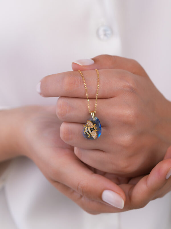 Moon Bee