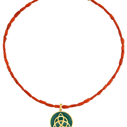 925 Ayar Gümüş 18K Altın Kaplama Triquetra Kolye – Mercan Kristal Boncuklu