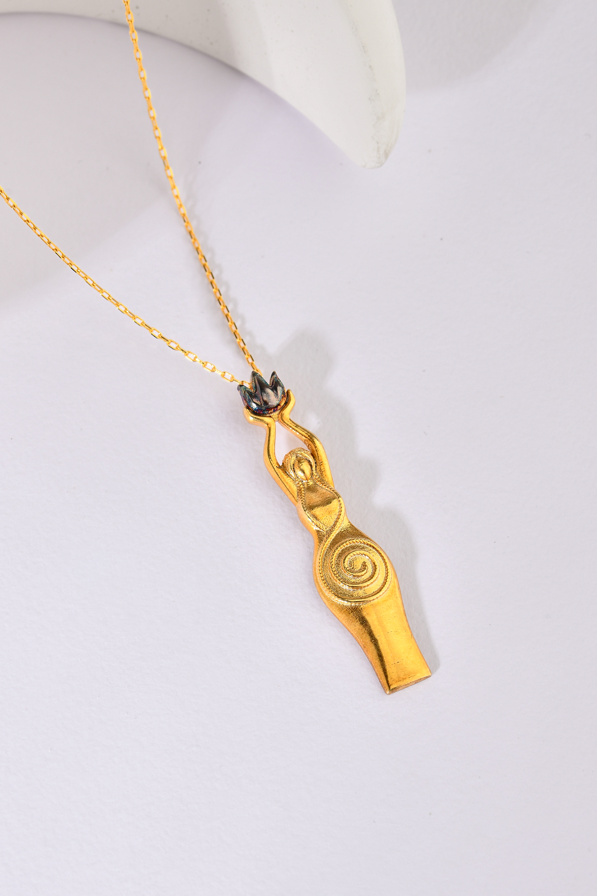 925 Ayar Gümüş “Goddess” Kolye – Altın Kaplama / Mitolojik İlahi Dişil Enerji Sembolü - Görsel 3