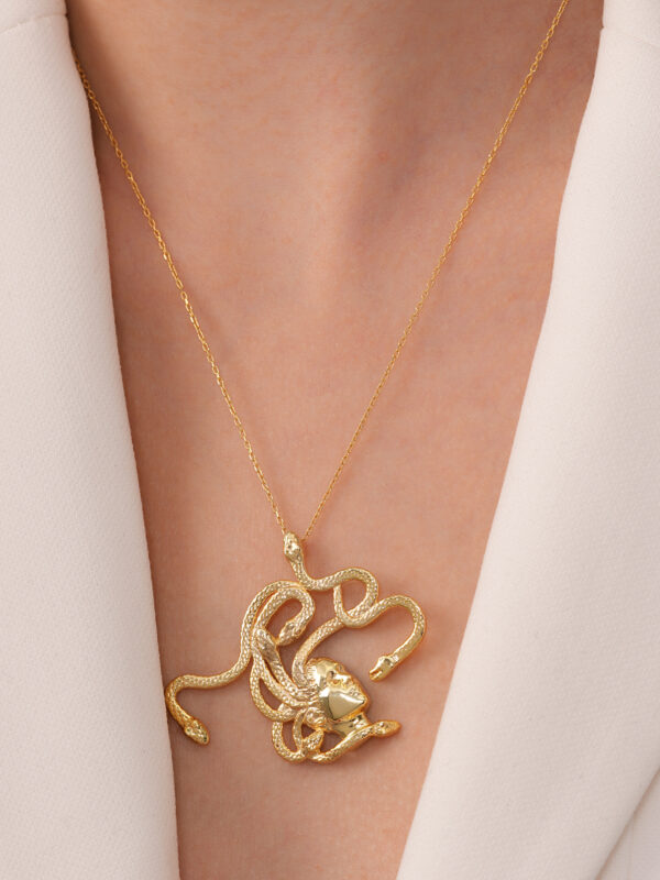 925 Ayar Gümüş – 18K Altın Kaplama El Yapımı Medusa Kolye | Mitolojik Sembol
