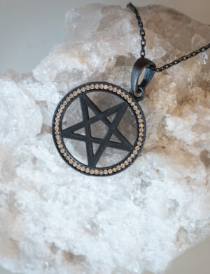 925 Ayar Gümüş Siyah Rodajlı Zirkon Taşlı Pentagram Kolye – El Yapımı